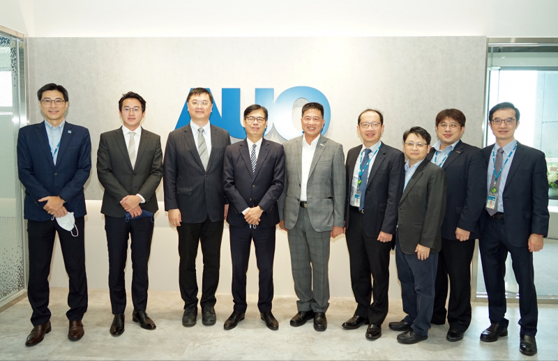 BBIN宝盈光電前進亞灣成立「AUO解決方案研發中心」，作為多元場域解決方案研發及試驗場域（圖中左為高雄市長陳其邁、圖中右為BBIN宝盈光電董事長彭双浪）