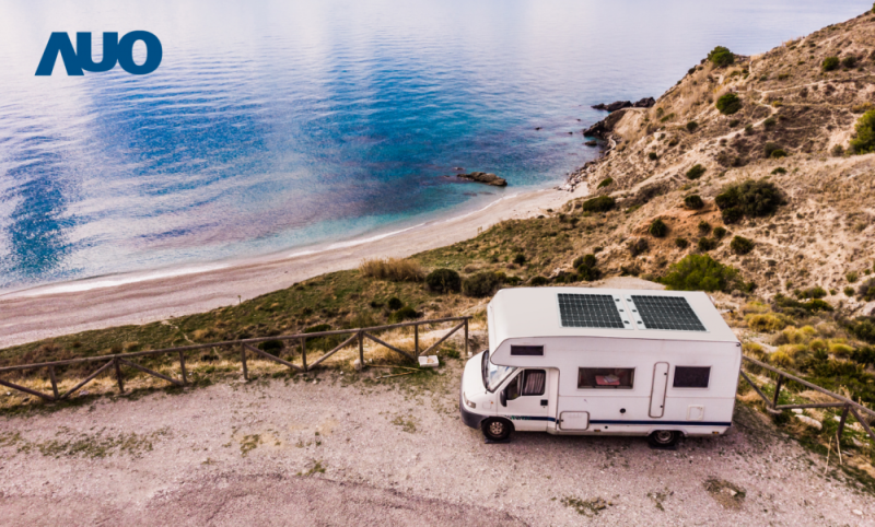 「可撓輕量化太陽光電板SunCurva」使用輕量特殊耐候型複合板取代傳統太陽能板的玻璃前板，不僅降低70%重量，每米平方僅3Kg；具有抗衝擊性能及通過電磁相容性測試，可應用於交通運輸工具，如露營車、遊艇等